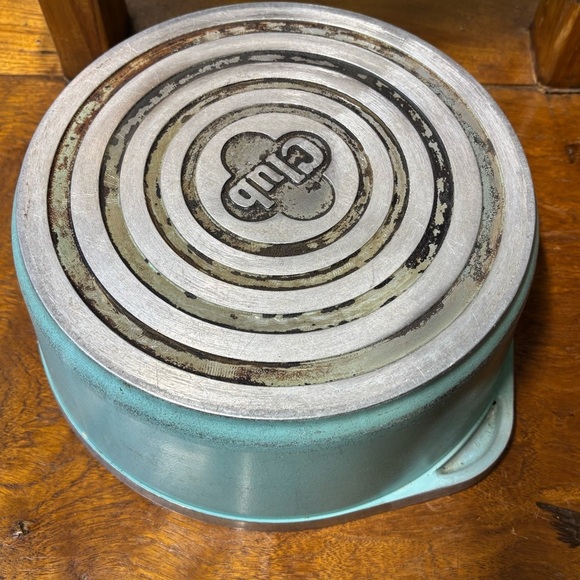 Set of 2 vintage torquoise/ teal Club cast aluminum cookware - Picture 8 of 15